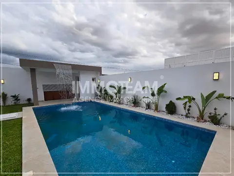 𝘼 𝙑𝙀𝙉𝘿𝙍𝙀 Villa S+4 à hammamet