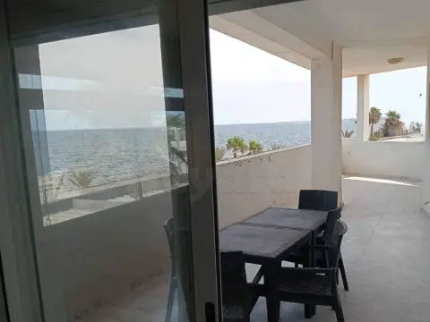 BUREAU VUE SUR  MER