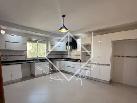 Étage de villa s+3 à louer à cité nkhilette