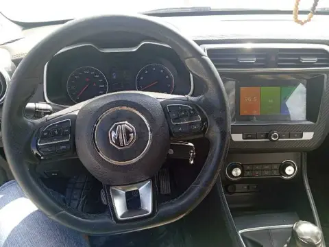 Voiture MG ZS