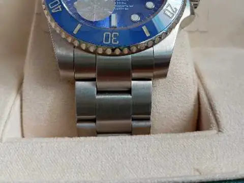Rolex submariner mouvement automatique jamais utilisé