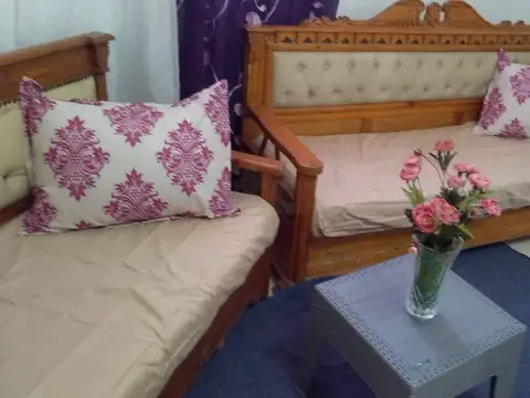 Location studio meublé par jour - Couple non marié interdit !