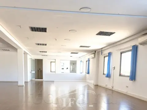 Bureau en 8 espaces-330m²-charguia 2-IFCC173