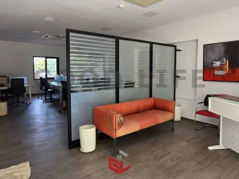 À louer – Bureau aménagé et meublé au Lac 1
