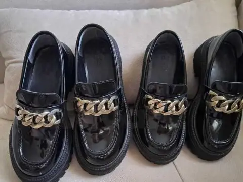 Deux Chaussures d'enfants