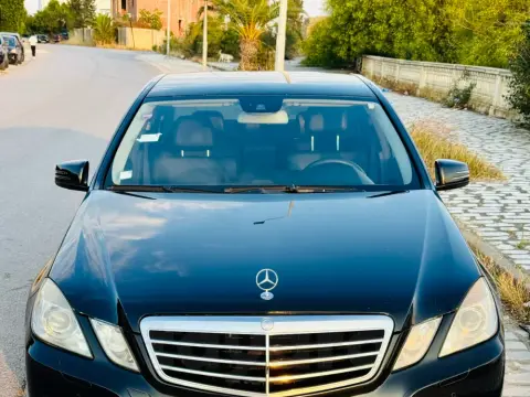 vendre mercedes e 200 cdi ttes options etat comme neuf modele 2012