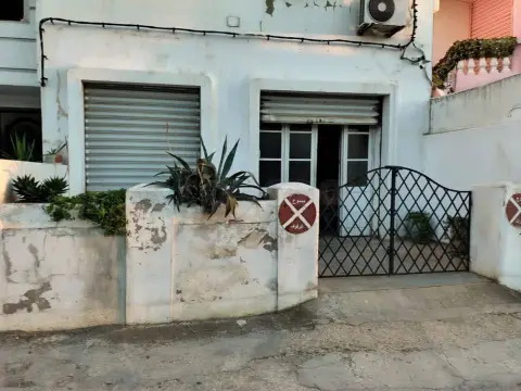 Local commercial 90 m² – Avenue de l’Indépendance, LE BARDO