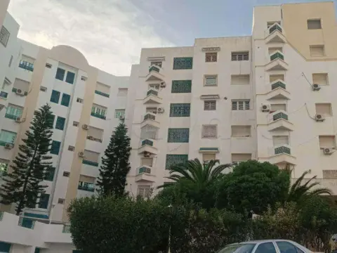 🔝 Ennasr 2 ⭐Agréable S+1 Meublé avec place Parking 🚗 – Résidence Sécurisée