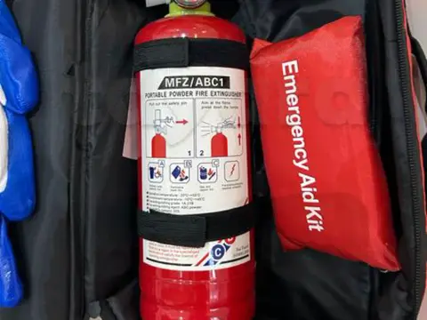 🚨 Kit de dépanage avec extincteur 🚨
