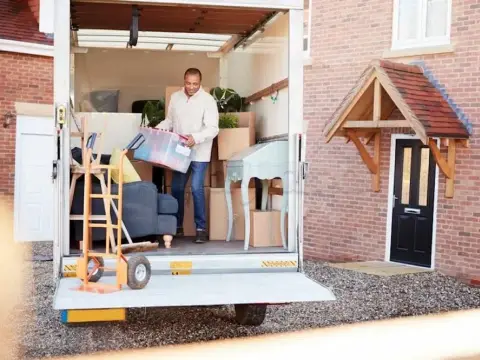 TRANSPORTEUR ET DÉMÉNAGEMENT أسعارنا خيالية TRANSPORTEUR نقل جميع بضائع في كل لولايات  TÉLÉ 21406188
