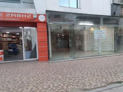 À louer en Gerance Libre local commercial de 200 m2, Avenue Fattouma Bourguiba Soukra
