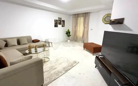 À Louer – Appartement S+3 Bien Meublé à Laouina Situé dans un quartier calme et recherché de Laouina