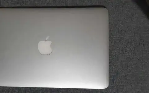 MACBOOK AIR