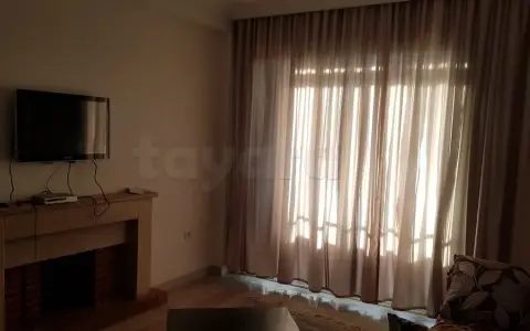 À LOUER – Appartement S+3 semi-meublé et climatisé à Menzah 1