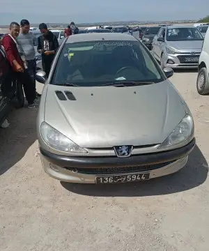 206 Peugeot sedan