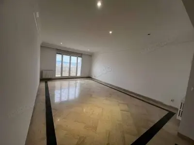 Ennasr – appartement s4 à vendre
