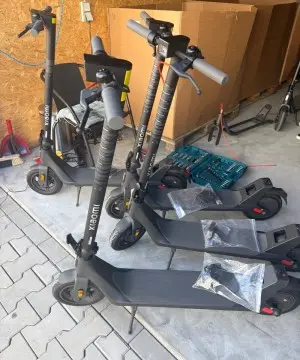 🔥 À VENDRE : Xiaomi Electric Scooter 4 Pro (2ème Génération) – NEUF DANS L'EMBALLAGE 🔥