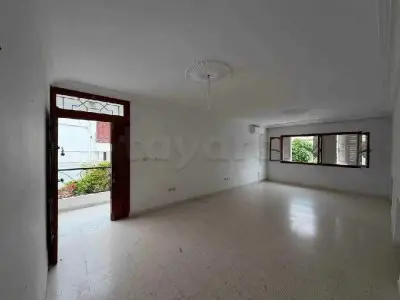 ENNASR 1 : ETAGE DE VILLA S+4 A LOUER