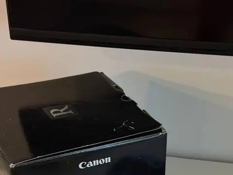 Canon EOS R50