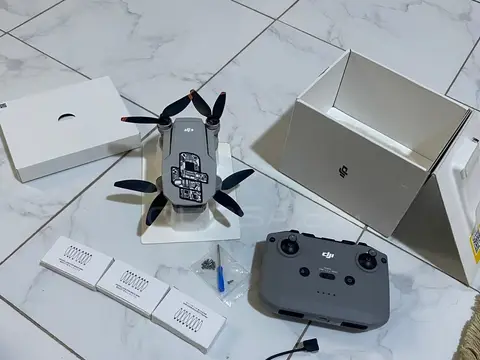 Drone dji mini 4k +24 plumes