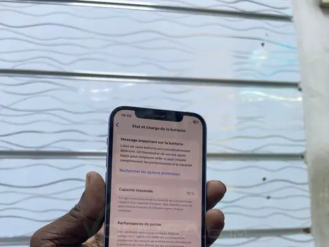 ايفون 12سمبيل