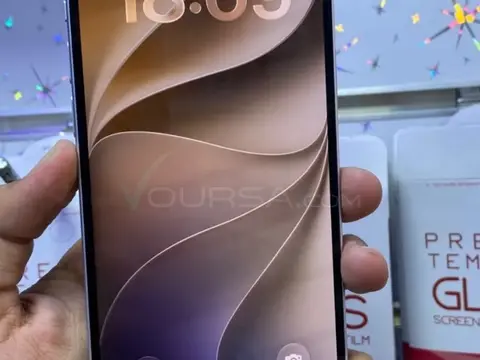 ايفون 15سيمبل