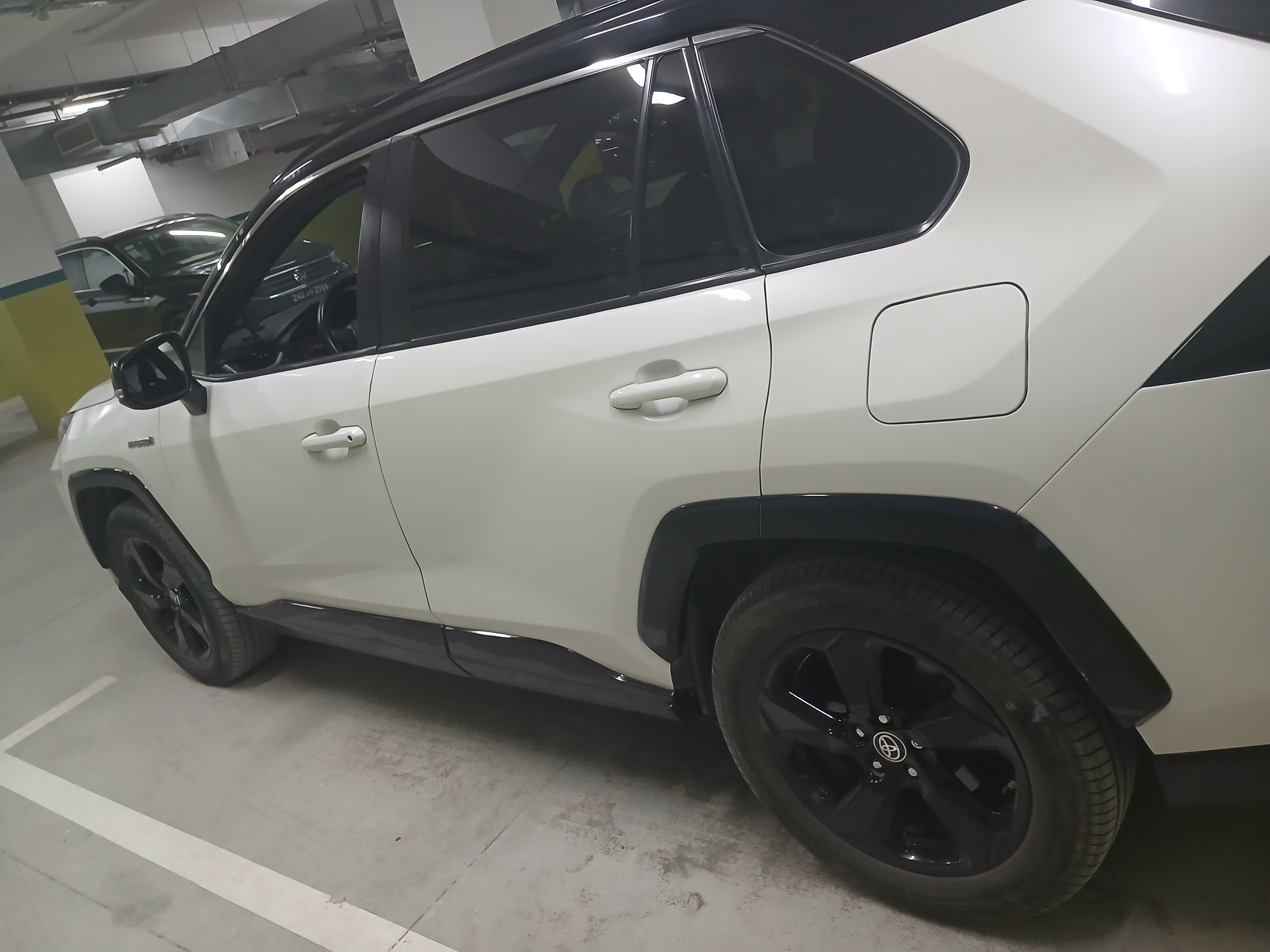 Toyota rav 4 hybride essense 2020 à Lac 2 — photo 4