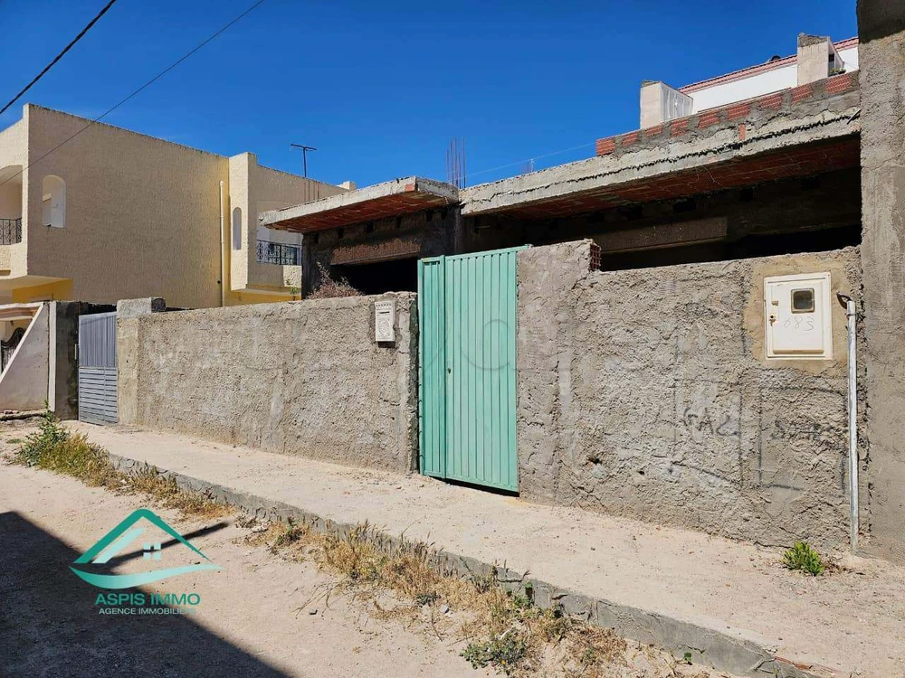 Maison et studio inachevée à cité Mirdès 2 Kelibia à Tunis, Tunis — photo 1