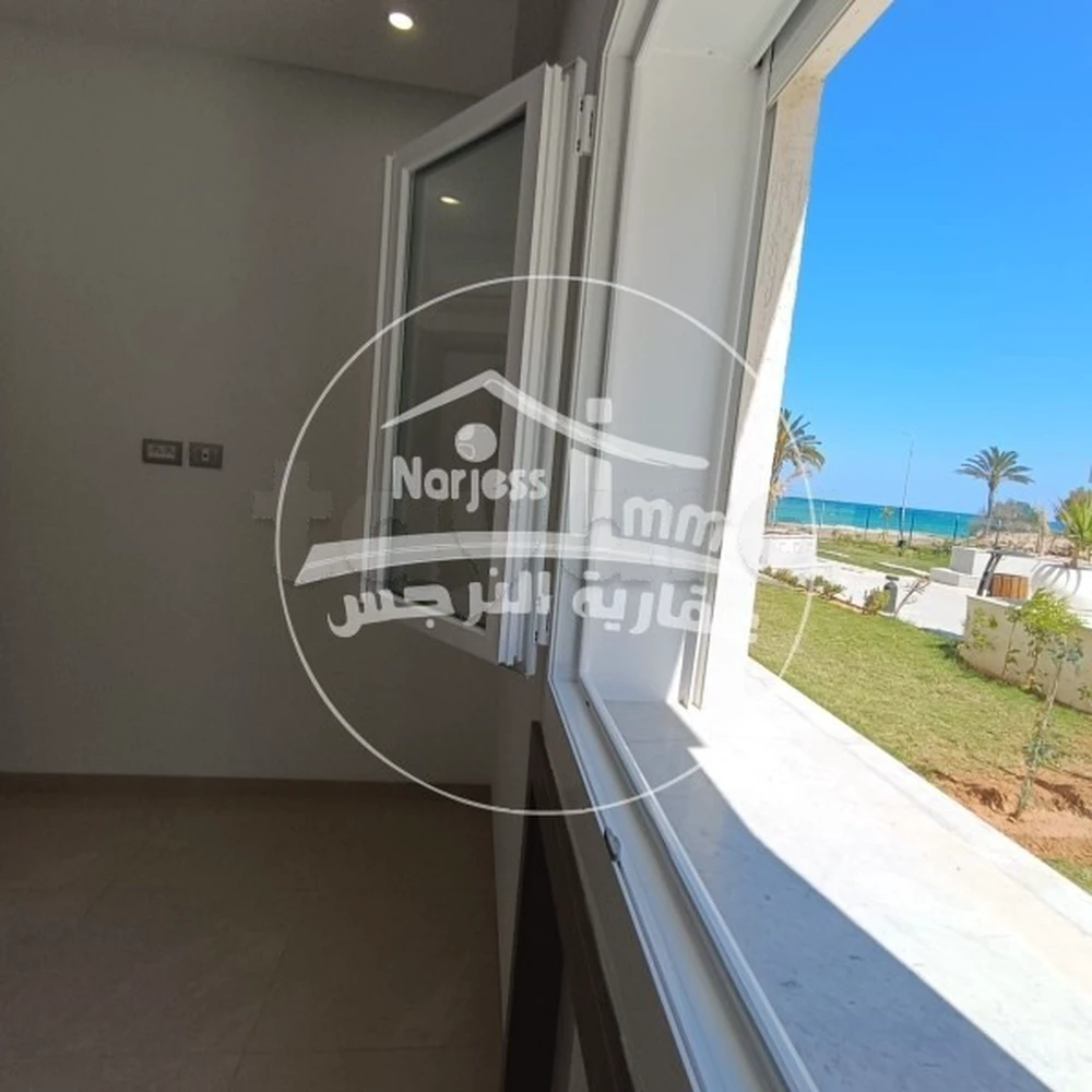 Appartement s+1 au RDC avec un petit jardin et vue sur la mer chot mariem à Tunis, Tunis — photo 1