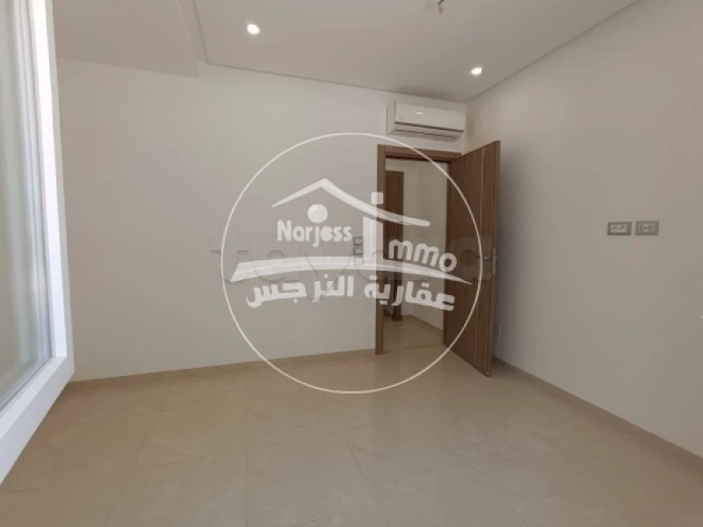 Appartement s+1 au RDC avec un petit jardin et vue sur la mer chot mariem à Tunis, Tunis — photo 5
