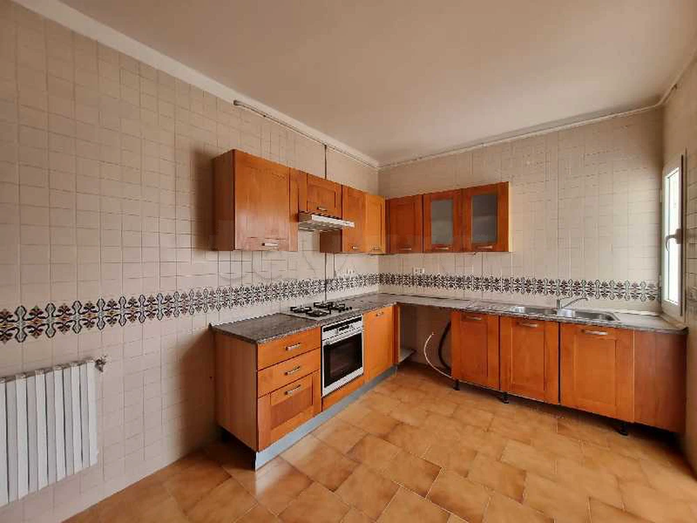Appartement S+4 à cité ennacer à Cité Ennasr 2, Ariana — photo 2