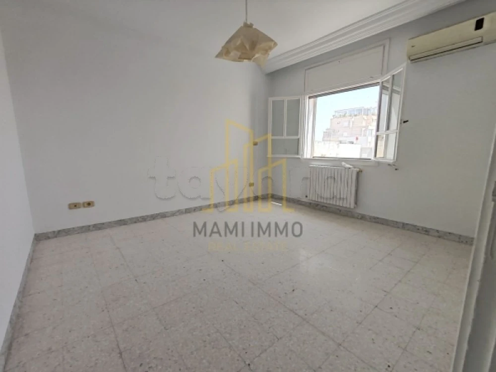 A louer un appartement S+3 | Ennasr 1 à Tunis, Tunis — photo 2