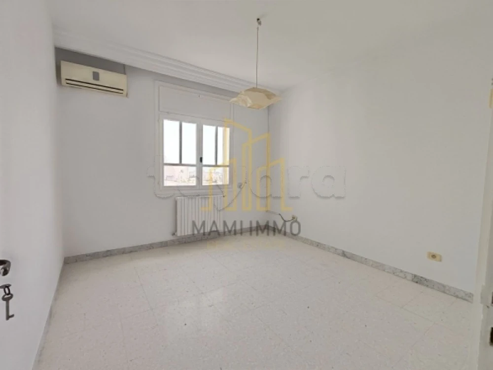 A louer un appartement S+3 | Ennasr 1 à Tunis, Tunis — photo 3