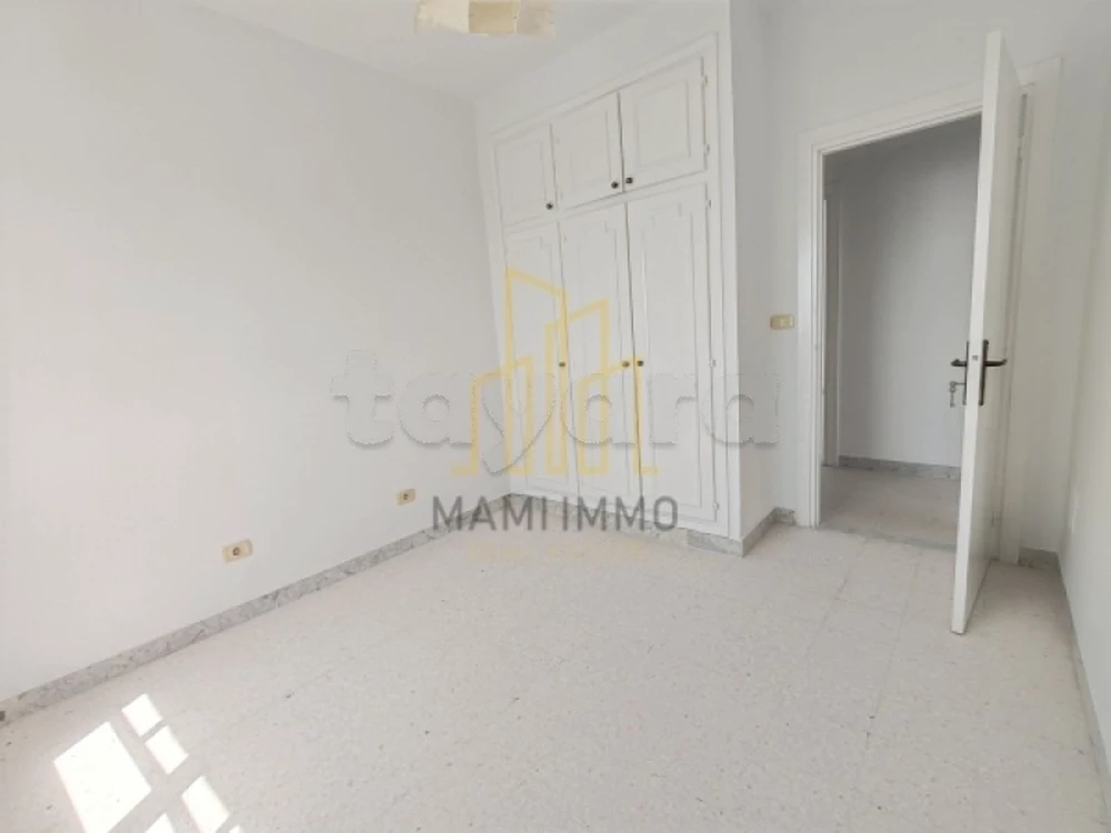 A louer un appartement S+3 | Ennasr 1 à Tunis, Tunis — photo 4