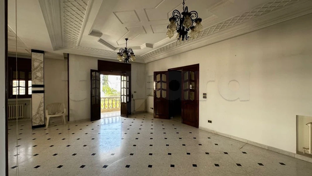 MUTUELLE VILLE : VILLA SUR DEUX NIVEAUX S+8 AVEC POTENTIEL À VENDRE à Mutuelleville, Tunis — photo 1