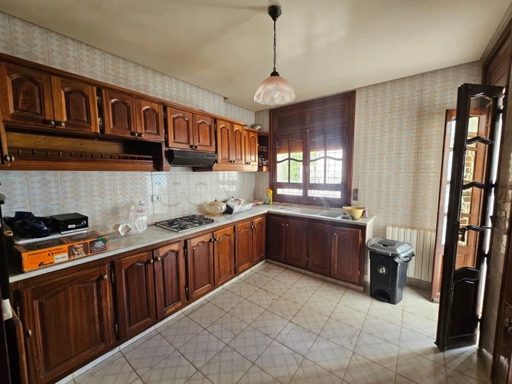 MUTUELLE VILLE : VILLA SUR DEUX NIVEAUX S+8 AVEC POTENTIEL À VENDRE à Mutuelleville, Tunis — photo 3
