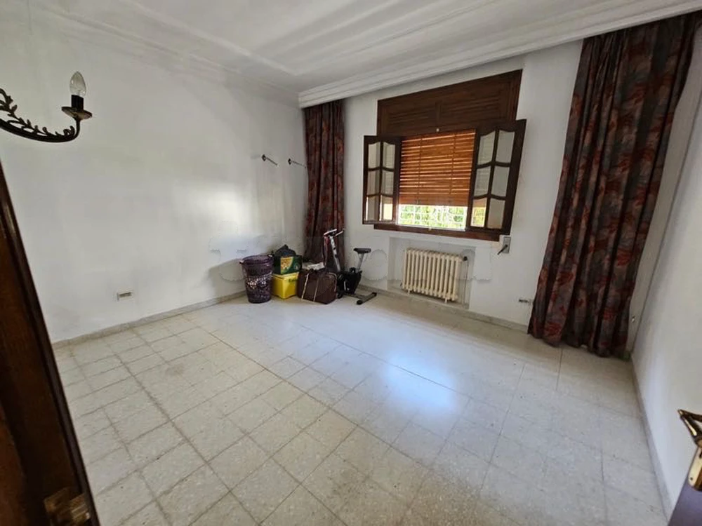MUTUELLE VILLE : VILLA SUR DEUX NIVEAUX S+8 AVEC POTENTIEL À VENDRE à Mutuelleville, Tunis — photo 5