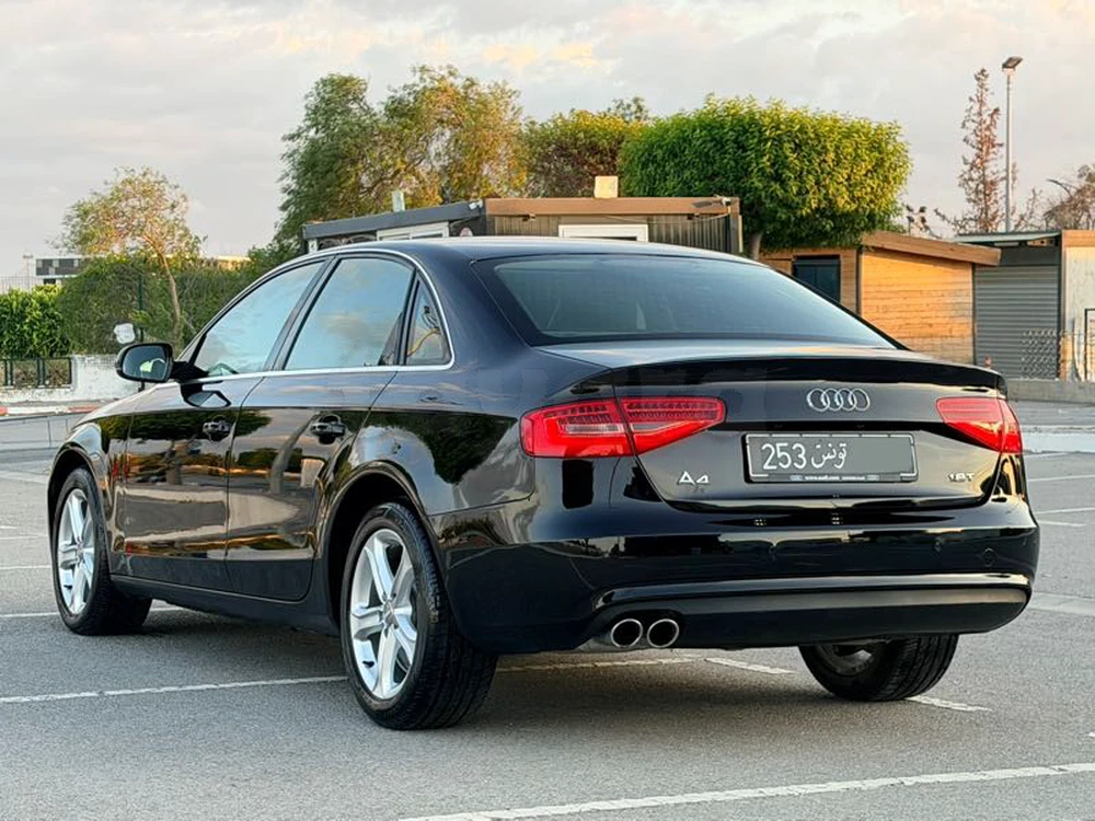 Audi A4 98000km neuve à Lac 1, Tunis — photo 1