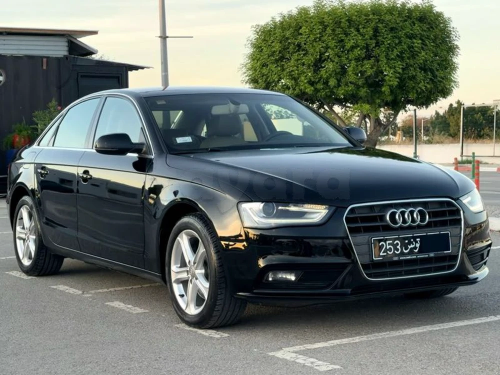Audi A4 98000km neuve à Lac 1, Tunis — photo 2