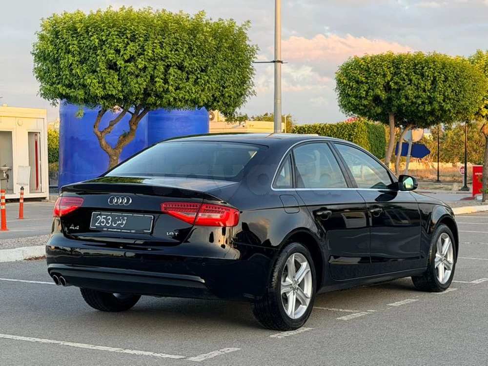 Audi A4 98000km neuve à Lac 1, Tunis — photo 3