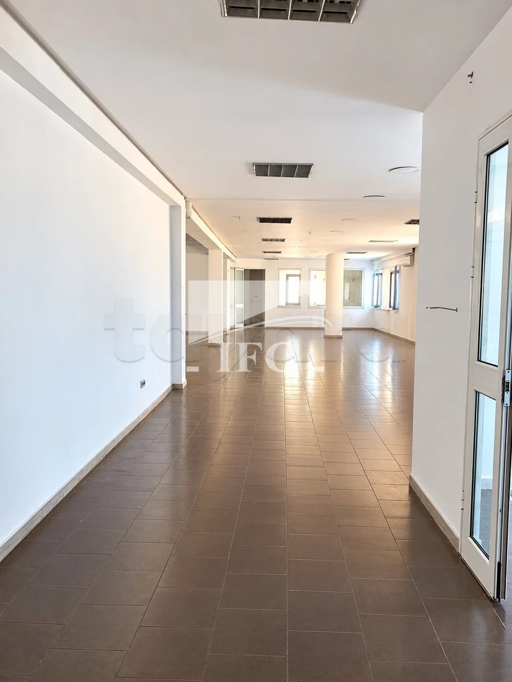 Bureau en 8 espaces-330m²-charguia 2-IFCC173 à Cité El Khadra, Tunis — photo 4