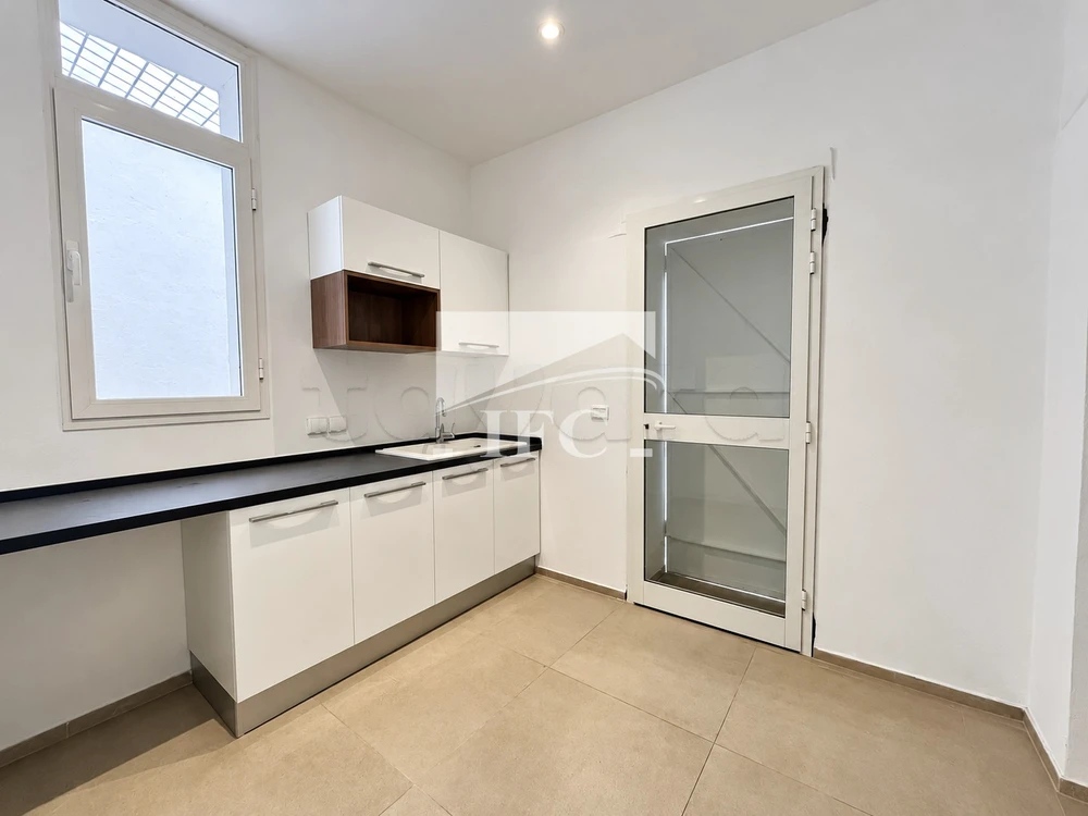 Immeuble R+1 -331m²-Jeanne d'Arc-IFCM239 à Cité El Khadra, Tunis — photo 2