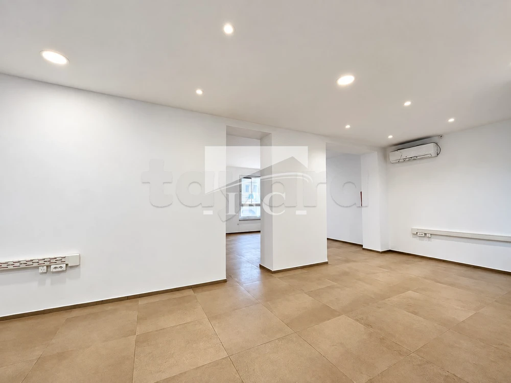 Immeuble R+1 -331m²-Jeanne d'Arc-IFCM239 à Cité El Khadra, Tunis — photo 4