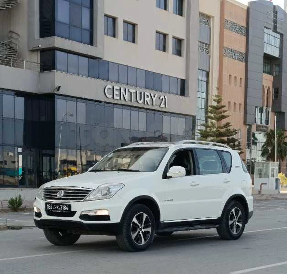 ssangyong rexton 200 exdi 4x4 limited à Riadh Andalous, Ariana — photo 2