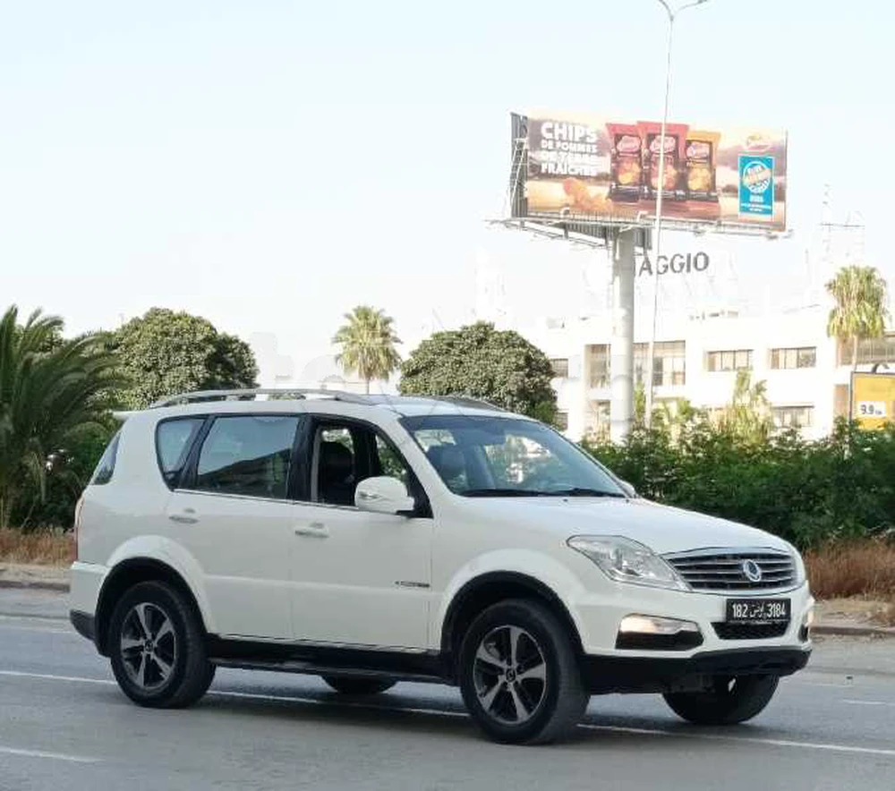 ssangyong rexton 200 exdi 4x4 limited à Riadh Andalous, Ariana — photo 3