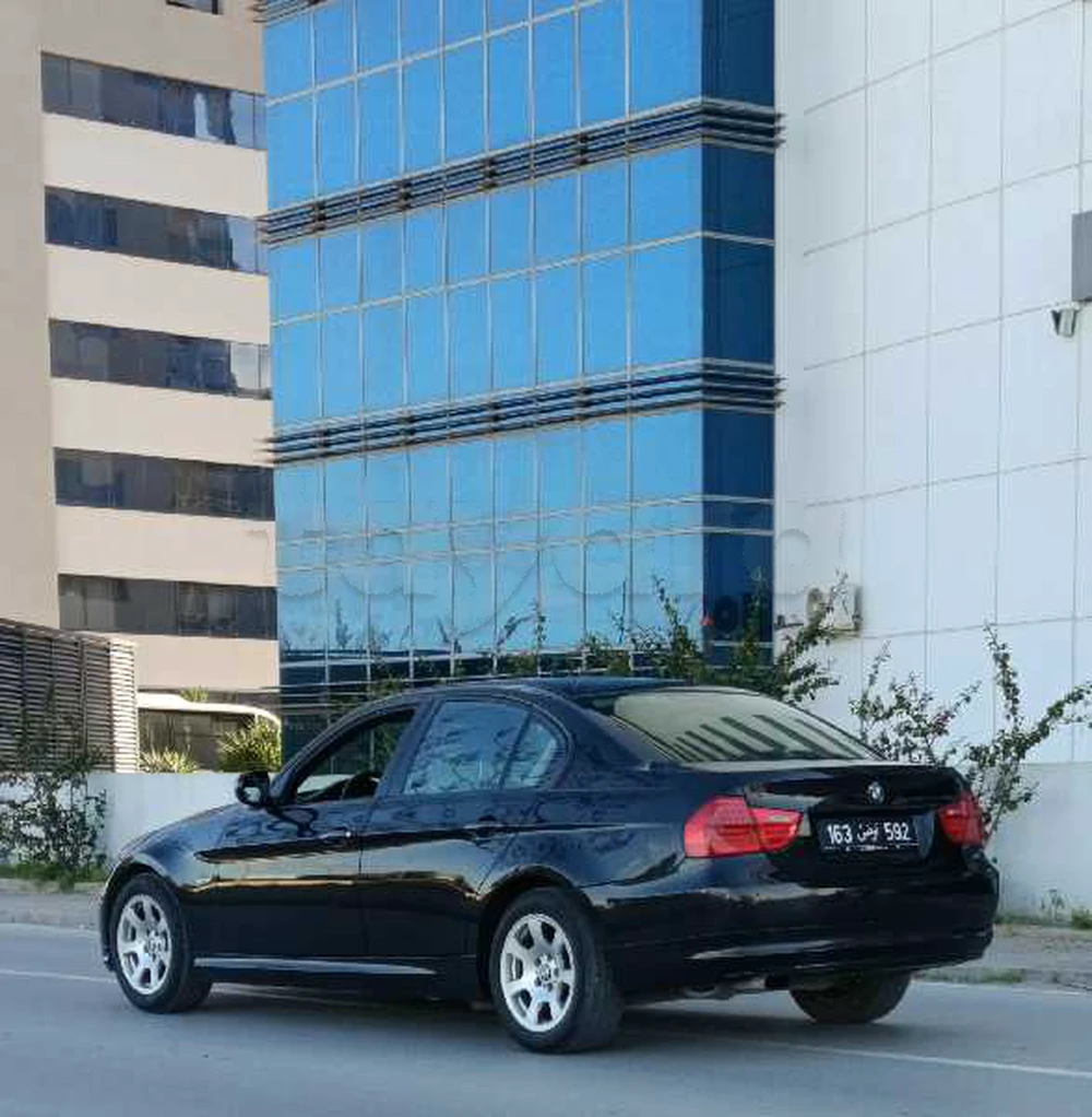 BMW Série 3 E90 318 i 2.0L à Riadh Andalous, Ariana — photo 3