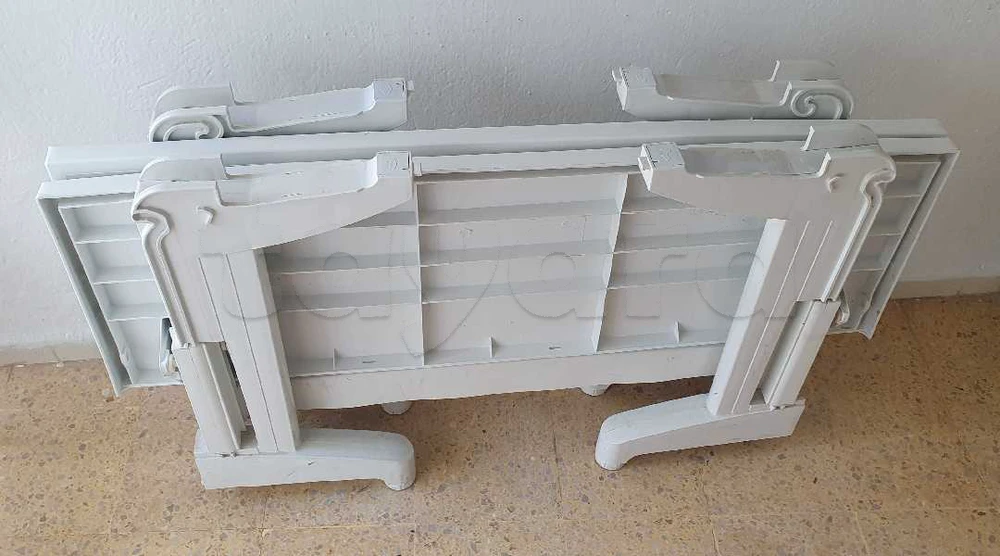 table rabattable pratique à Sahline, Monastir — photo 1