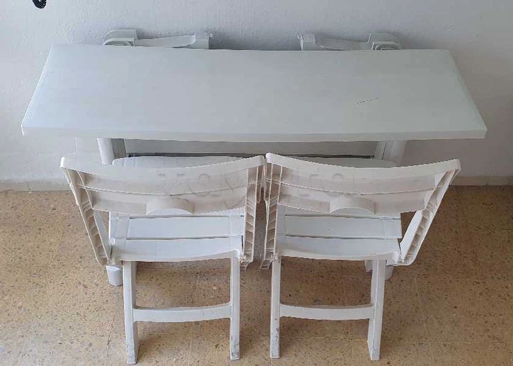 table rabattable pratique à Sahline, Monastir — photo 2