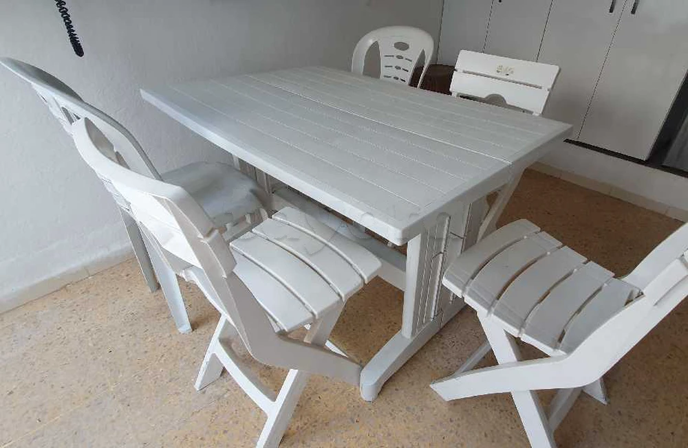table rabattable pratique à Sahline, Monastir — photo 3