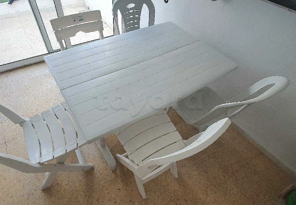 table rabattable pratique à Sahline, Monastir — photo 4
